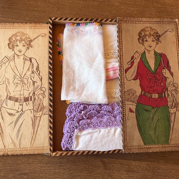 Set Victorian Wooden Pyrography box Keepsake box Woman Golf VTG handkerchiefs - Picture 3 of 8